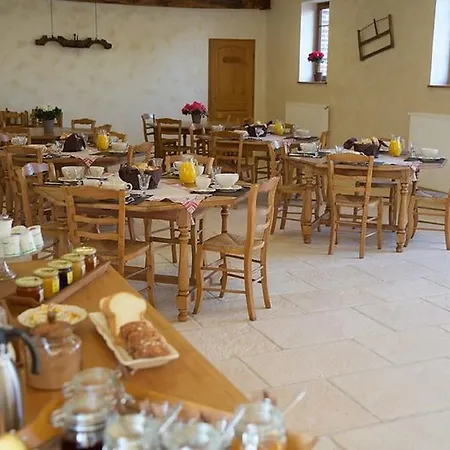 Couette-café La Grange De Boulaines 3*