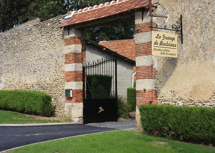 La Grange De Boulaines Bed & Breakfast 3*